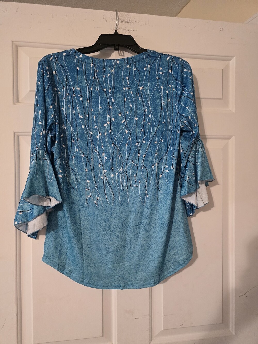 Qfeean Elegant Blue Floral-Print V-Neck Women's Top - Picture 4 of 5